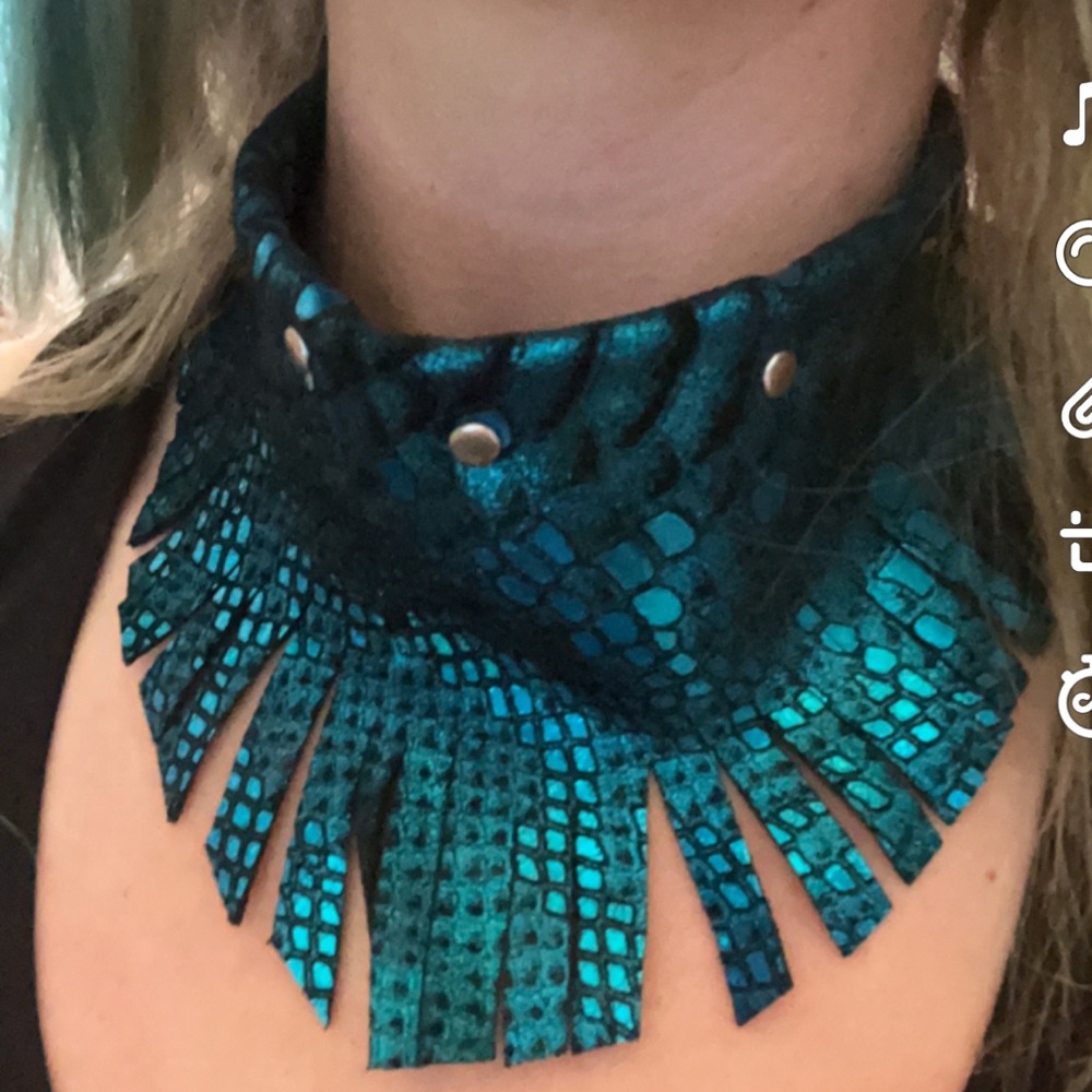 Blue mermaid necklace - Picture 4 of 12